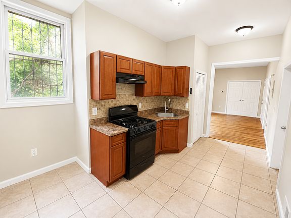 2nd image of 569 Hunterdon St #1