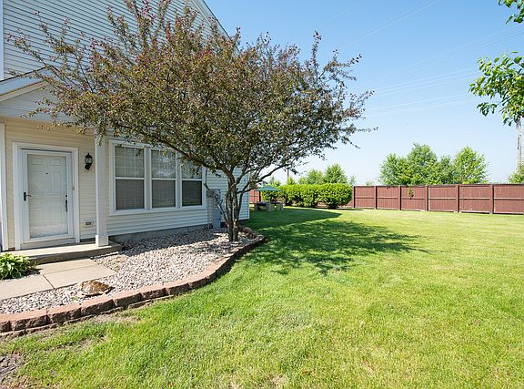 4th image of 225 Parkside Dr