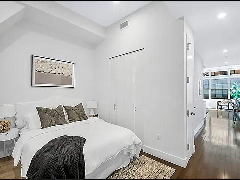 1st image of 321 W 37th St APT 3J