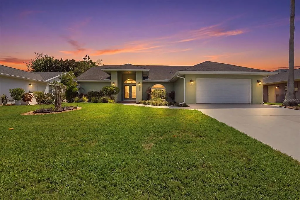 3 bed, 2.0 bath, 2311 sqft, $3,200 — Photo 1