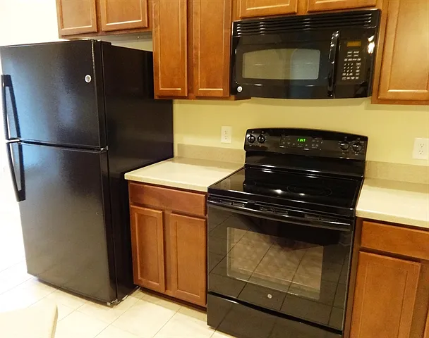 515 Crossland Dr — Photo 2