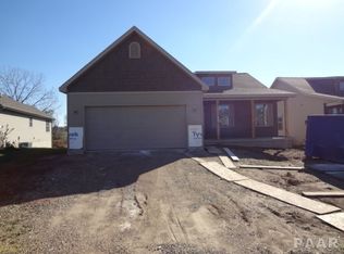 2520 W Stonehenge Ct, Peoria, IL 61615