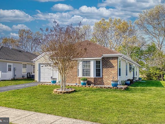 2nd image of 12 Dogwood Dr