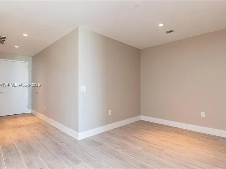 501 NE 31st St #3910 — Photo 9