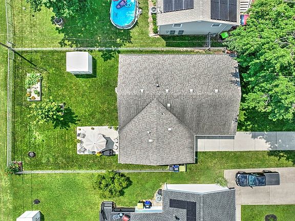 4th image of 2146 N Dennis Ave