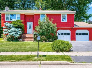 28 Schubert Ave, Edison, NJ 08820