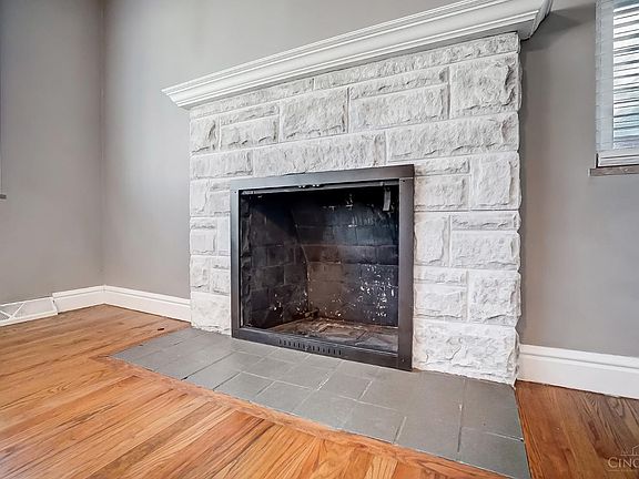 3rd image of 150 E Crest Dr