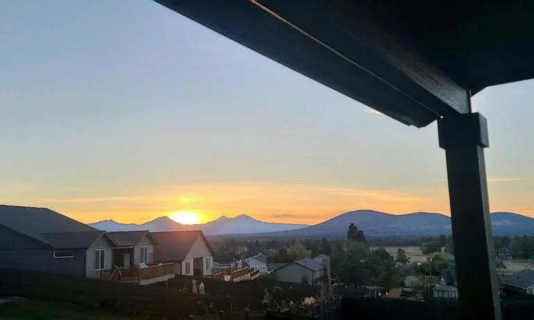 4467 SW Salmon Pl — Photo 1