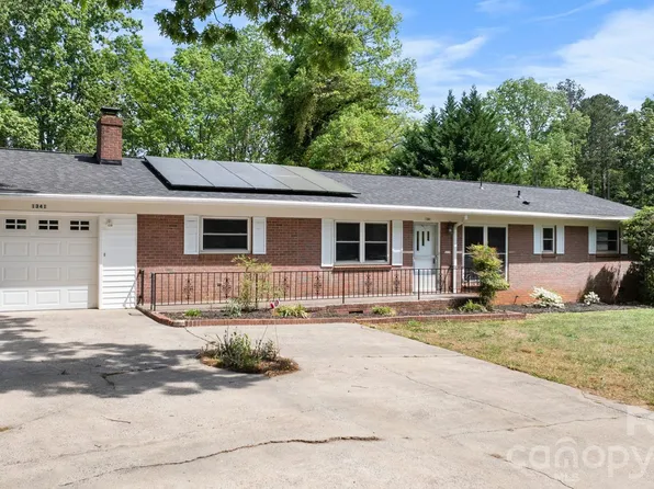 1341 26th St SW, Hickory, NC 28602