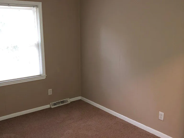 712 Edgegreen Dr — Photo 8