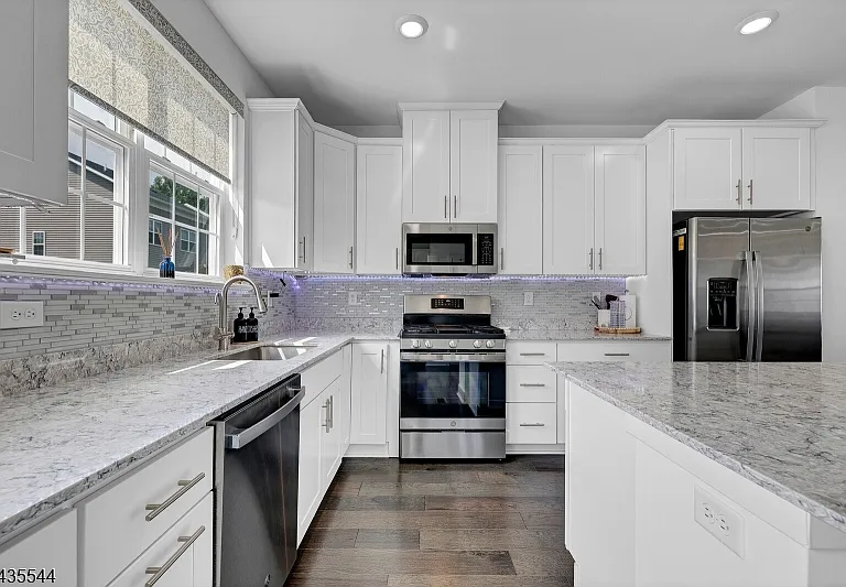 6 Martin Pl — Photo 19
