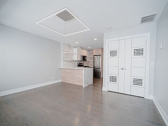 3rd image of 4424 N Ashland Ave #202