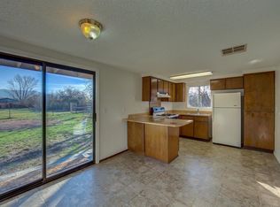 2371 Voorhies Rd, Medford, OR 97501