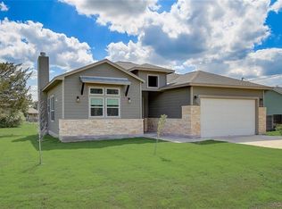121 Naalehu Ct, Bastrop, TX 78602