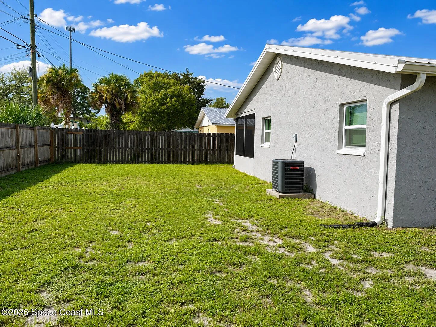 2 bed, 1.5 bath, 810 sqft, $1,600 — Photo 3
