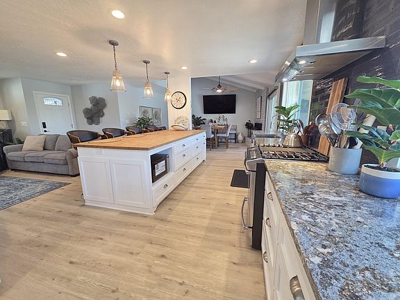 4th image of 6868 Tucker Ln