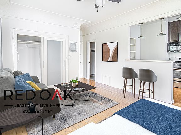 2nd image of 121 N Kenmore Ave APT 202