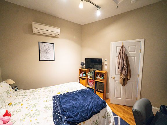 5th image of 35 Bay State Rd #5
