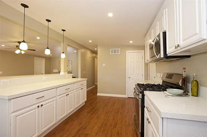 4 bed, 1691 sqft, $4,295 — Photo 4