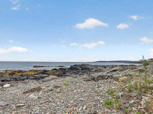 2 Roberts Lane, Cape Elizabeth, ME 04107
