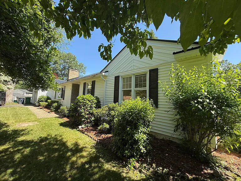 2 Sherwood Dr — Photo 2
