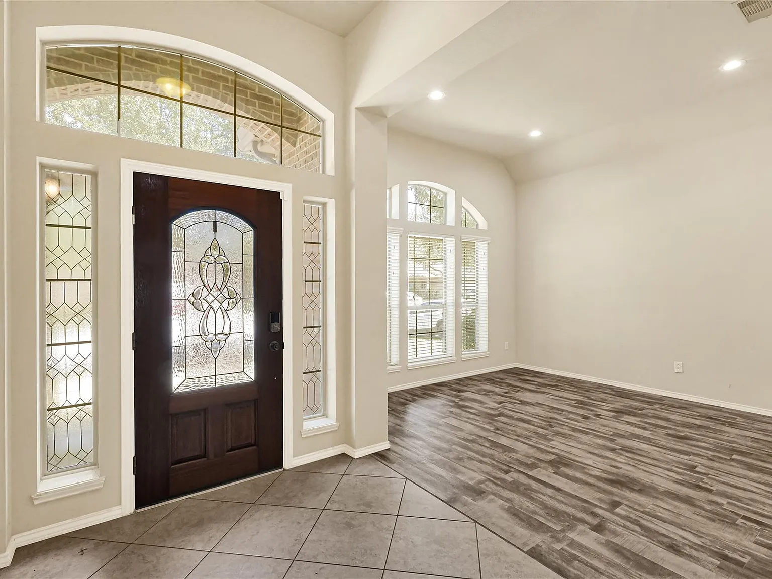 4 bed, 3.0 bath, 2957 sqft, $3,000 — Photo 4