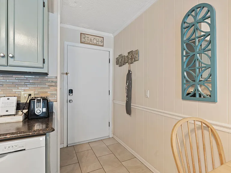 9620 Shore Dr #101 — Photo 6
