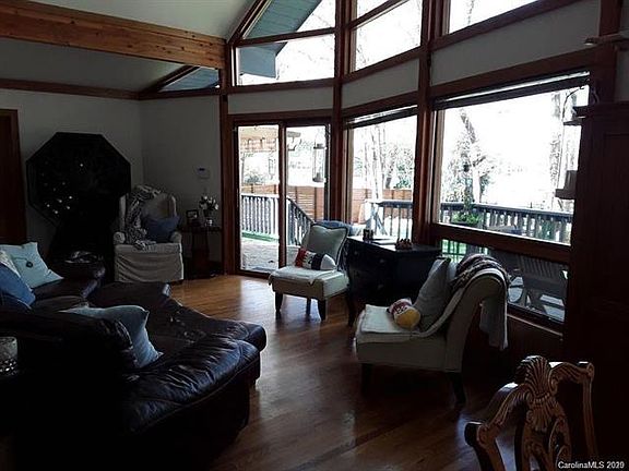 2nd image of 122 Ski Haven Pl