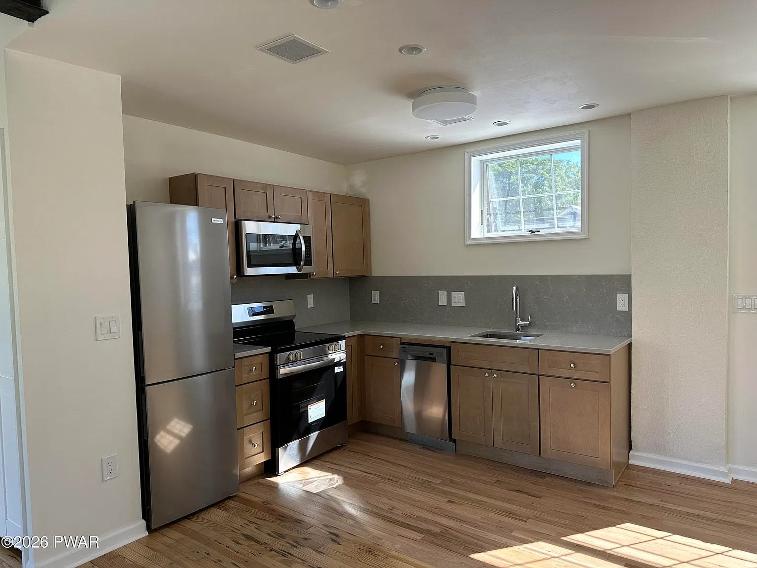 2 bed, 1.0 bath, 750 sqft, $2,500 — Photo 3