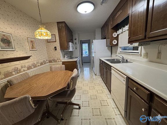 3rd image of 102 Rosa Lee Dr