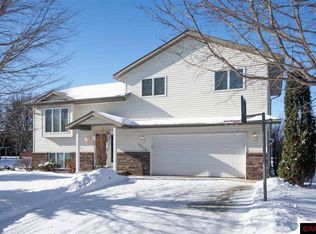 2009 Valley View Dr, North Mankato, MN 56003