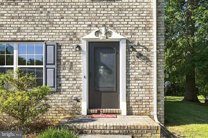 3 bed, 1.5 bath, 1120 sqft, $1,750 — Photo 3