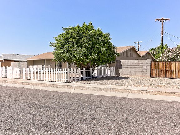 3rd image of 3710 W Gardenia Ave