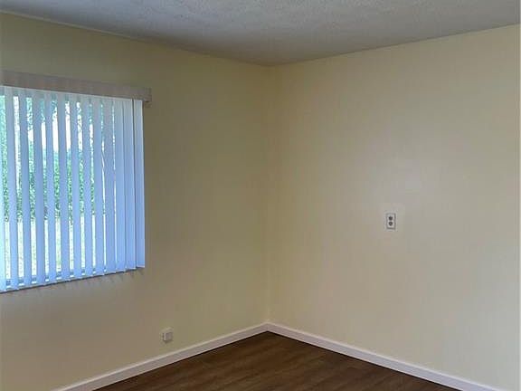 5th image of 4244 Green Meadows Dr