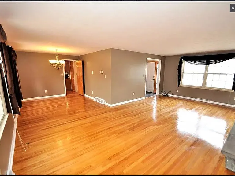 109 Thomas Rd — Photo 9