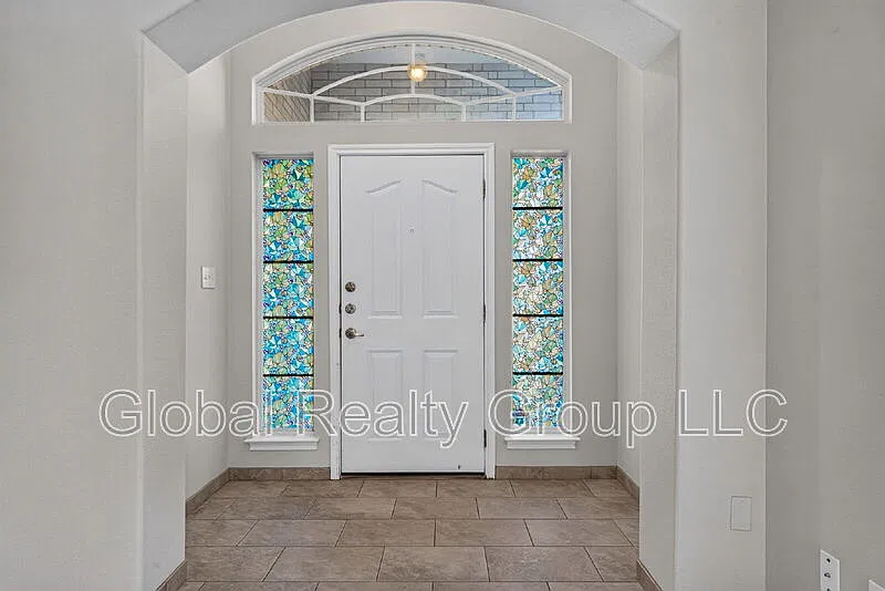 3 bed, 2.5 bath, 2070 sqft, $2,275 — Photo 4