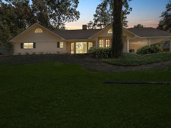 4th image of 1001 Bonnie Dr
