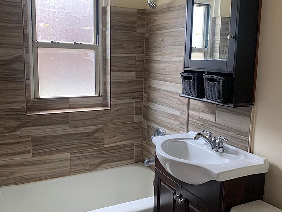 5th image of 2119 W Farragut Ave APT 1E
