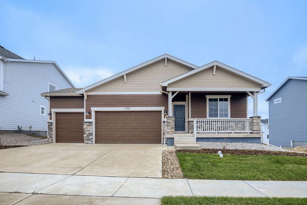 1720 Baltusrol Dr