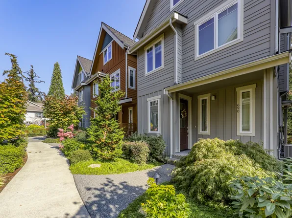 690 Wintersweet Rd NE, Bainbridge Island, WA 98110