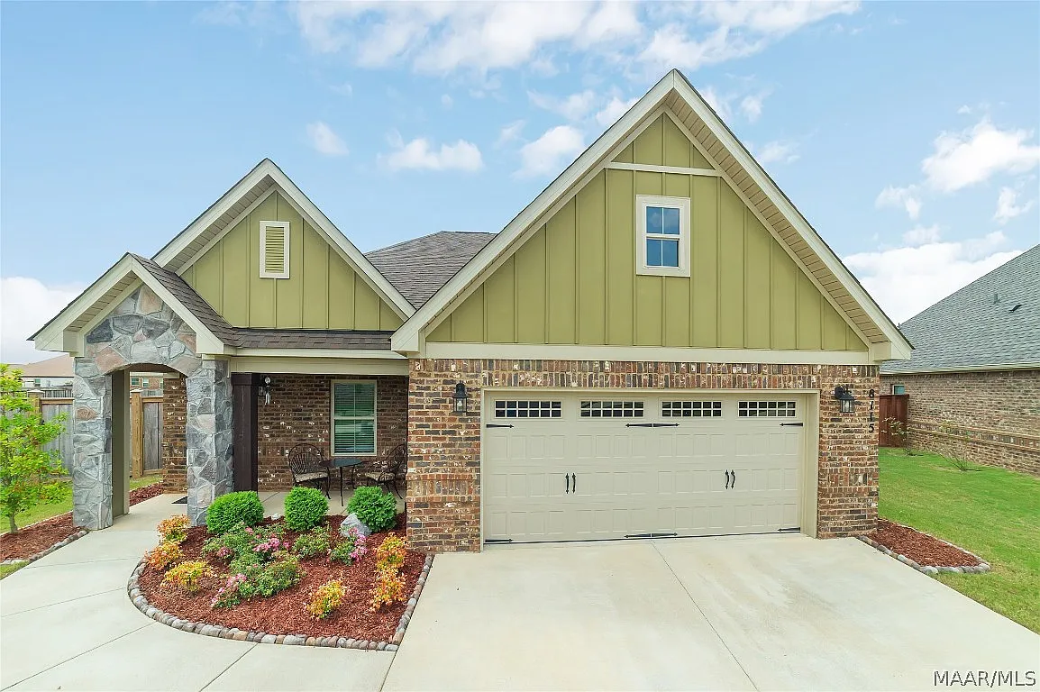 4 bed, 2.0 bath, 2191 sqft, $2,100 — Photo 2