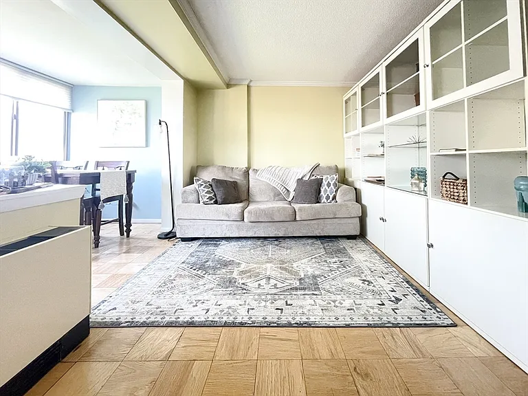 2 Hawthorne Pl #16K — Photo 15