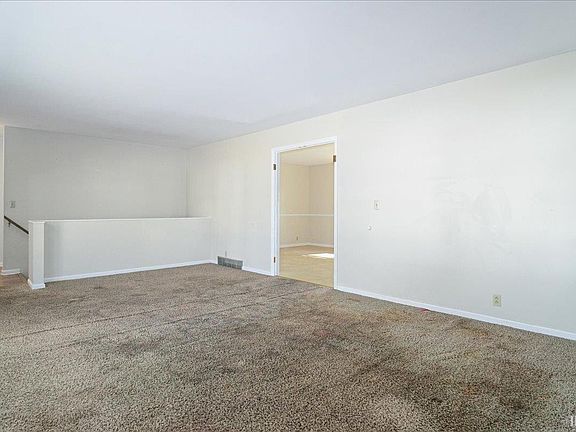 5th image of 209 E Brummitt St