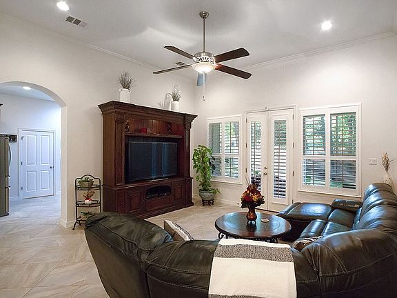 5th image of 1932 Plantation Dr