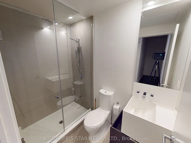 1 Bloor St E #4407 — Photo 20