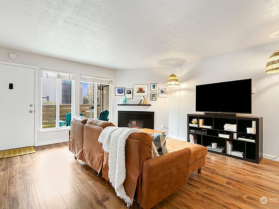 2nd image of 9206 NE Juanita Drive #C1