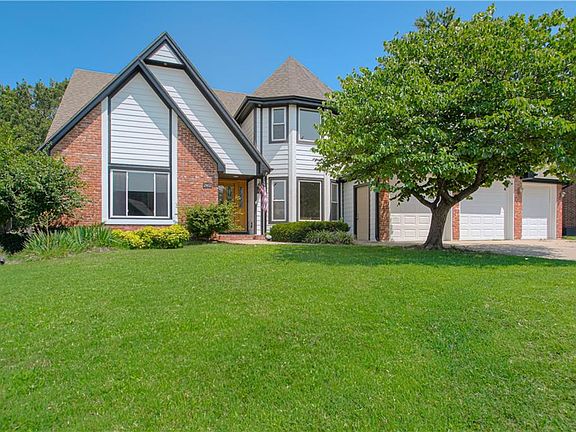 2nd image of 2452 NW Valley View Dr