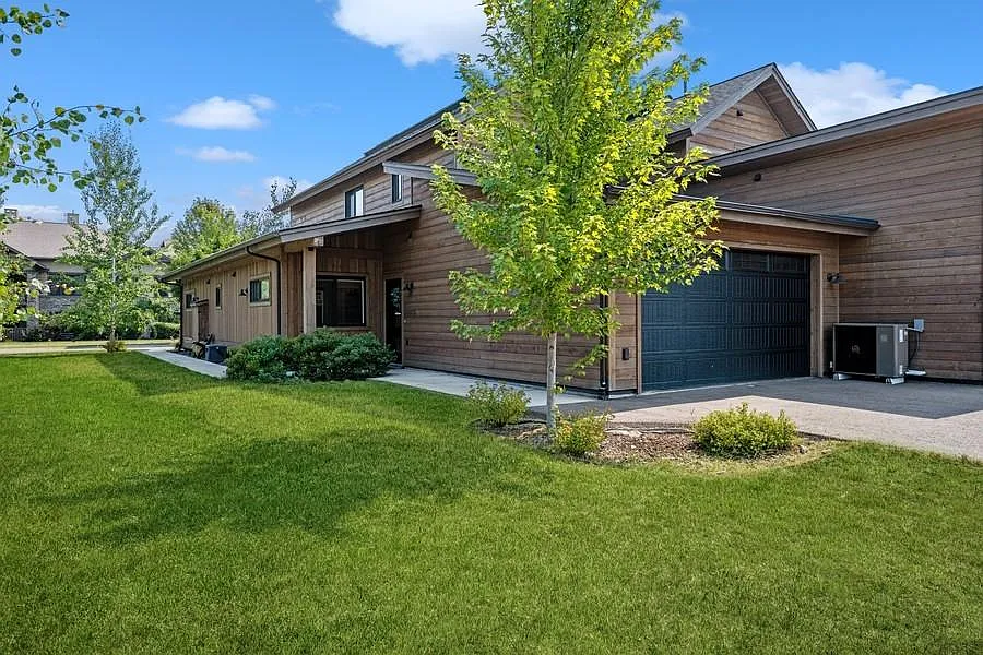 3 bed, 1688 sqft, $3,600 — Photo 3