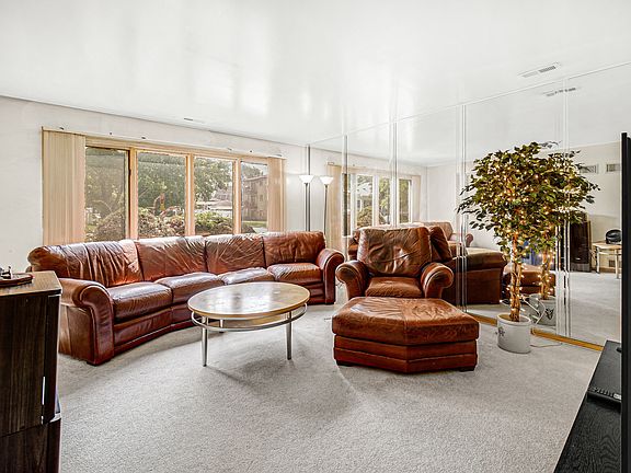 3rd image of 1002 N 18th Ave
