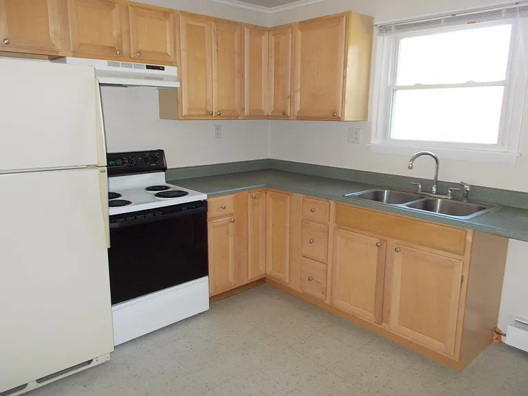 100 Robinson Rd — Photo 4